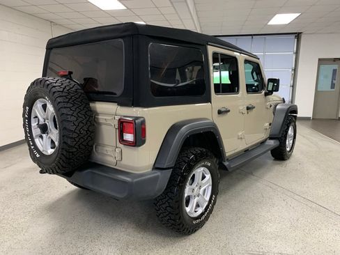 Used 2022 Jeep Wrangler Unlimited Sport AWD/4WD image 7