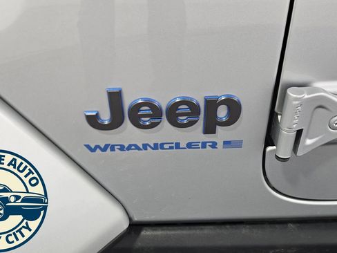 Used 2023 Jeep Wrangler Unlimited Rubicon 4xe w/ Dual Top Group image 12