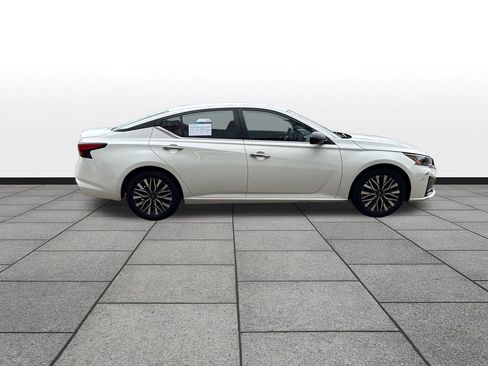 Used 2025 Nissan Altima 2.5 SV FWD image 6