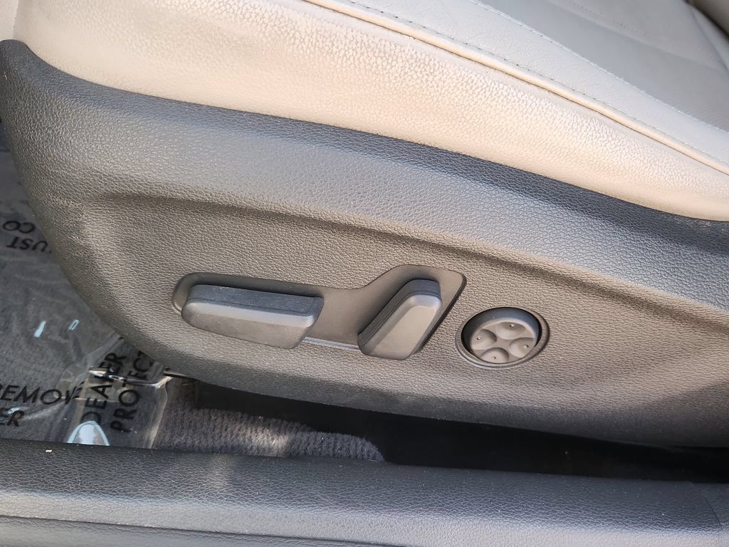 Used 2016 Hyundai Sonata Limited w/ Option Group 04 FWD image 8