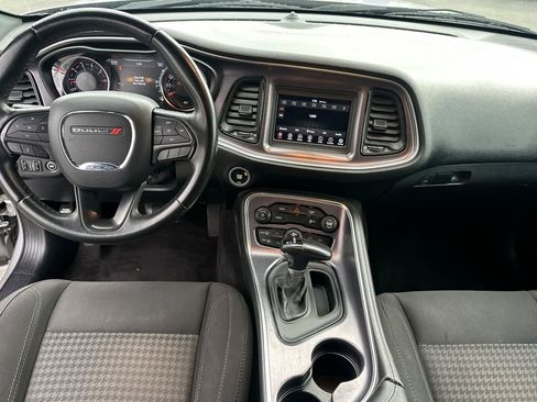 Used 2018 Dodge Challenger SXT image 3