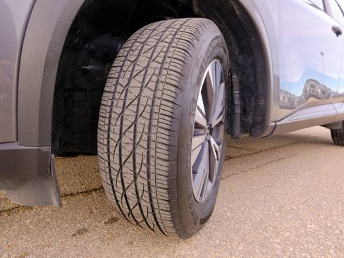 Used 2023 Nissan Rogue SV image 44