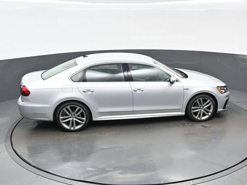 Used 2017 Volkswagen Passat 1.8T R-Line FWD image 36
