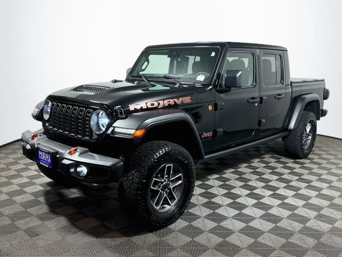 Used 2025 Jeep Gladiator Mojave w/ Convenience Group AWD/4WD image 3