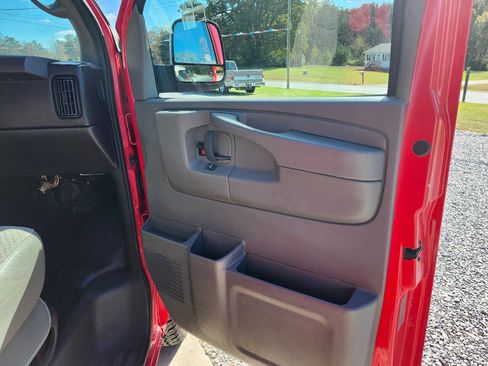 Used 2015 GMC Savana 2500 image 8