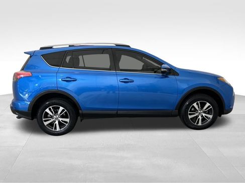 Used 2018 Toyota RAV4 XLE image 6