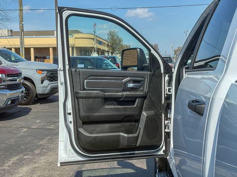 Used 2025 RAM 2500 Big Horn AWD/4WD image 19