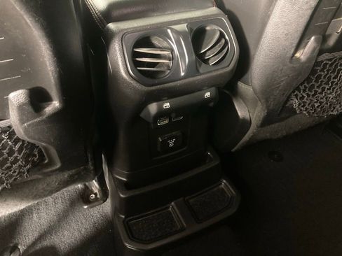 Used 2018 Jeep Wrangler Unlimited Rubicon AWD/4WD image 15