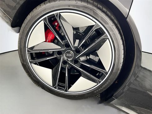 Used 2022 Audi RS e-tron GT w/ Year 1 Package image 29