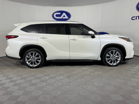 Used 2020 Toyota Highlander Limited image 3