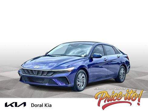 Used 2024 Hyundai Elantra SEL FWD image 1