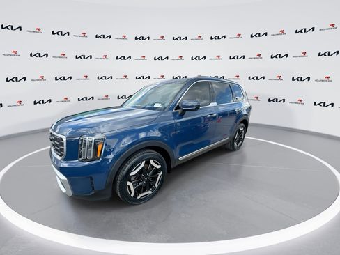 Certified 2024 Kia Telluride S w/ S Sunroof Package image 3