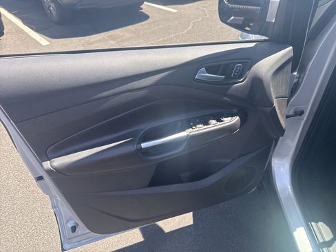 Used 2018 Ford Escape SE FWD image 21