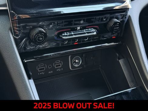 New 2025 Jeep Grand Cherokee L Altitude image 18