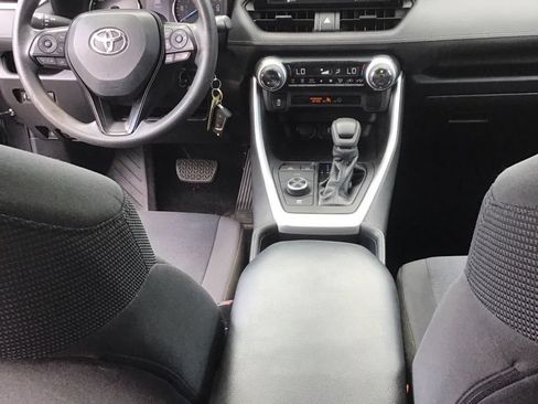 Used 2021 Toyota RAV4 LE AWD/4WD image 7