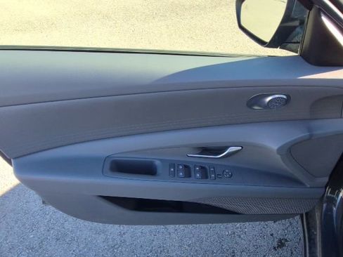 Used 2025 Hyundai Elantra SE FWD image 10