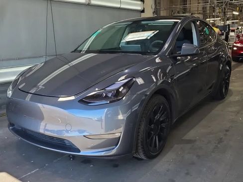 Used 2023 Tesla Model Y Long Range AWD/4WD image 1