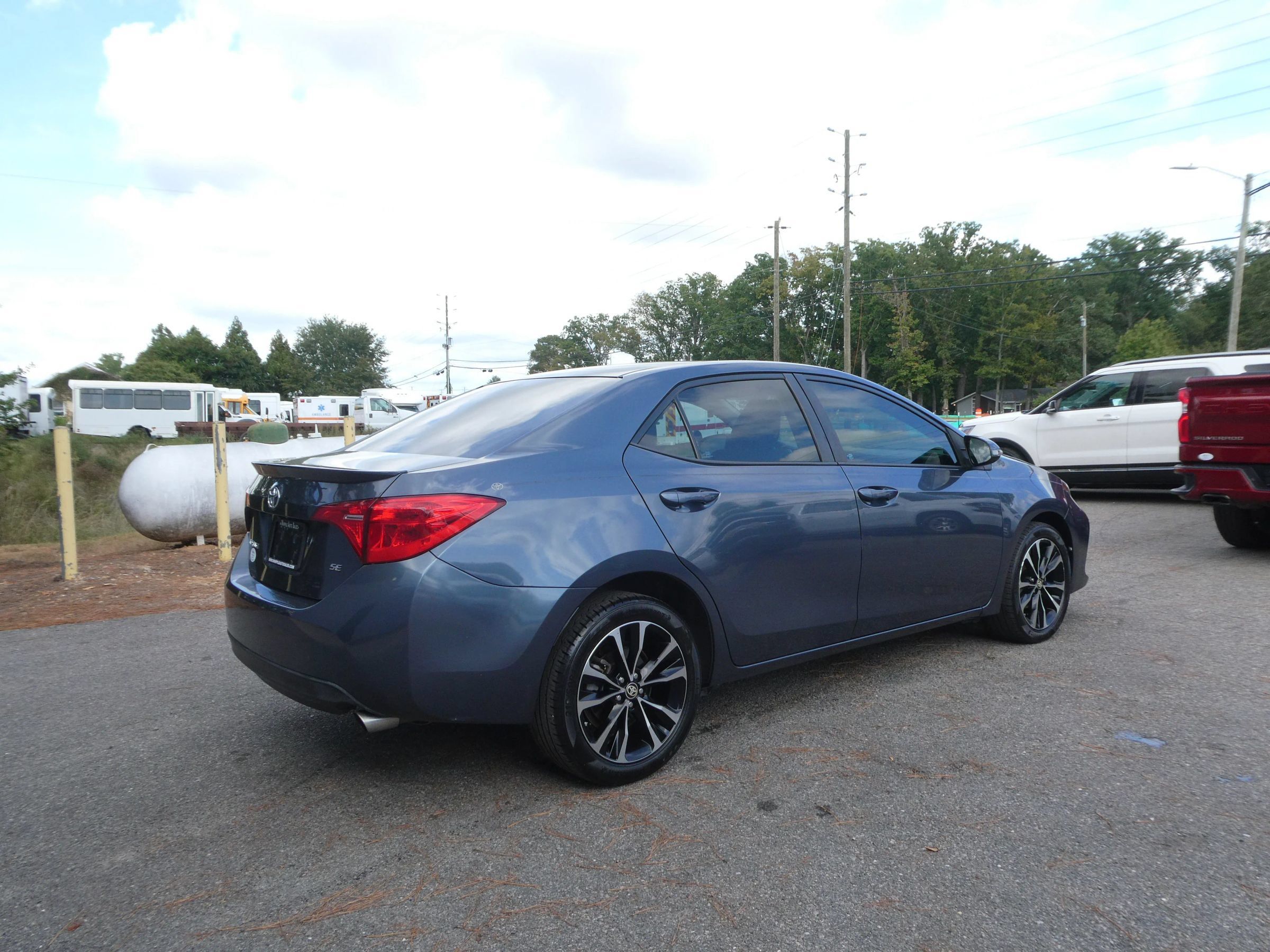 Used 2017 Toyota Corolla SE FWD image 5
