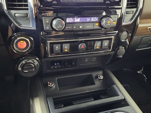 Used 2021 Nissan Titan Platinum Reserve w/ Moonroof Package AWD/4WD image 31