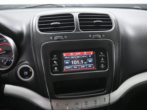 Used 2020 Dodge Journey SE w/ SE Popular Equipment Group image 4