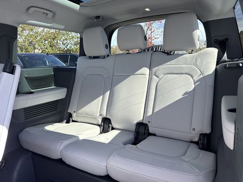 New 2026 Land Rover Defender 130 X-Dynamic SE image 6