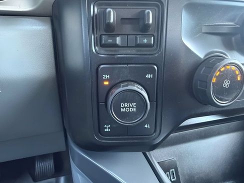 Used 2025 Ford F250 XLT w/ FX4 Off-Road Package AWD/4WD image 16