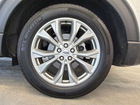 Used 2023 Ford Explorer XLT w/ Equipment Group 202A RWD image 11