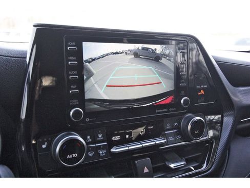 Used 2021 Toyota Highlander XSE image 23