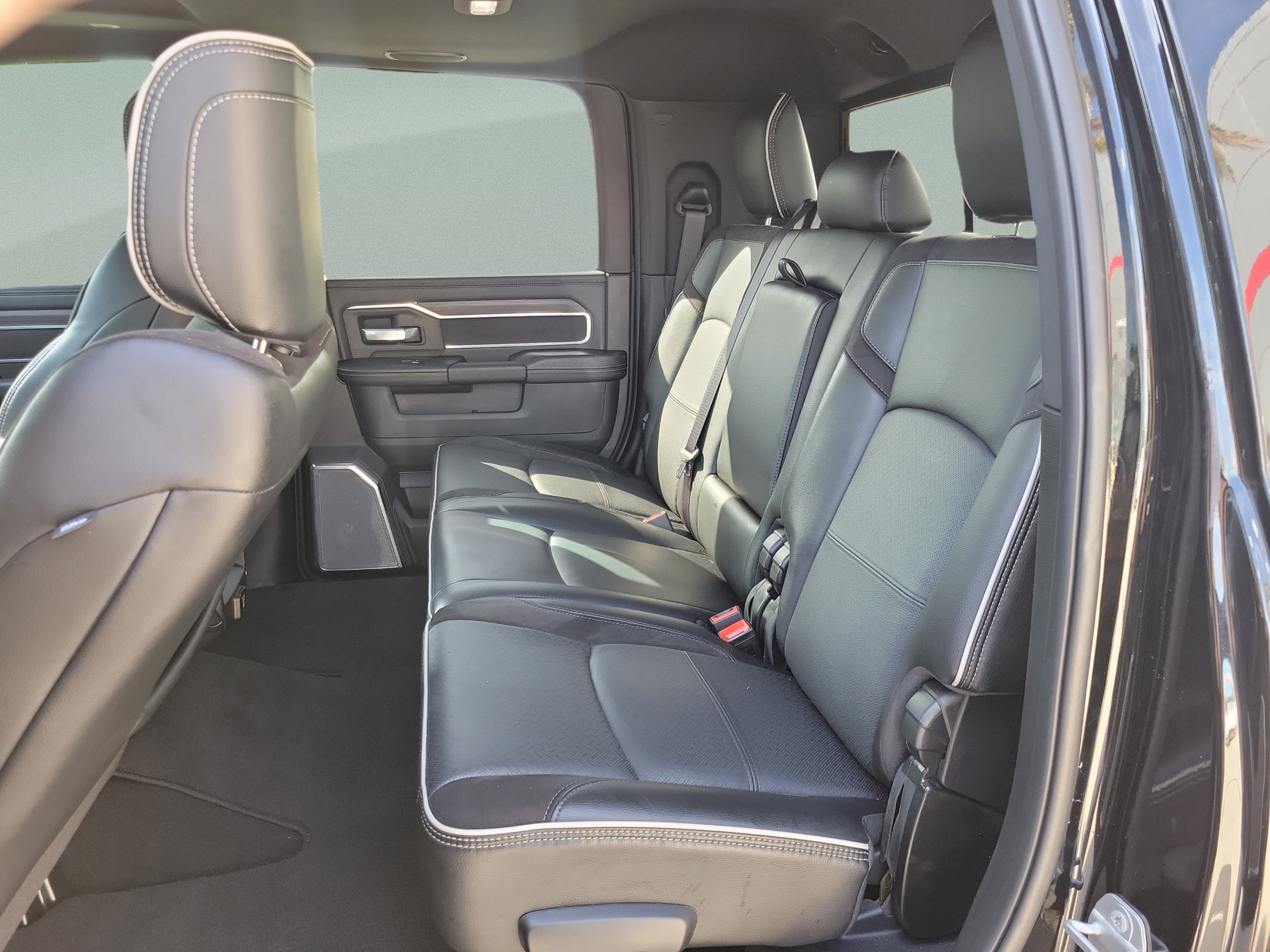 Used 2025 RAM 2500 Laramie AWD/4WD image 28