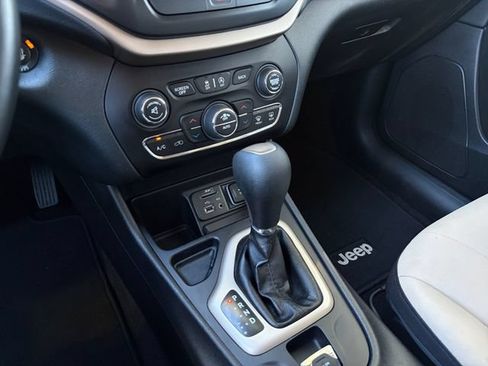 Used 2017 Jeep Cherokee 75th Anniversary FWD image 12