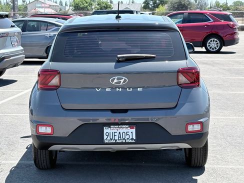 Used 2025 Hyundai Venue SE FWD image 6
