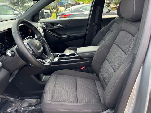 Used 2025 Chevrolet Equinox LT FWD image 28