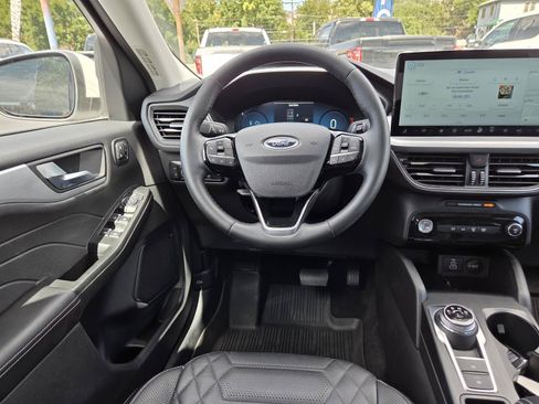Used 2024 Ford Escape SE w/ PHEV Premium Package FWD image 16