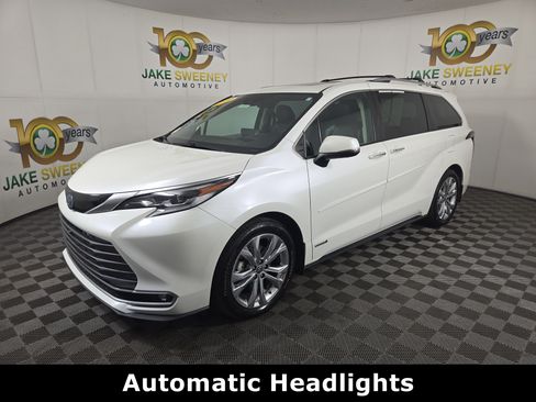 Used 2021 Toyota Sienna Platinum FWD image 4