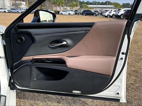 Used 2023 Lexus ES 300h w/ Premium Package image 22