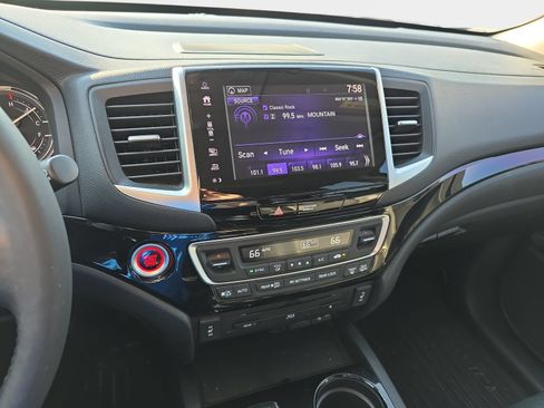 Used 2018 Honda Pilot Touring image 14