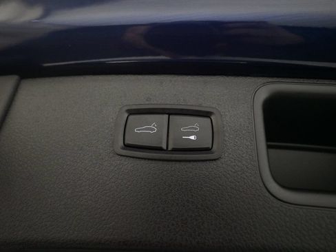 Certified 2024 Porsche Macan AWD/4WD image 4