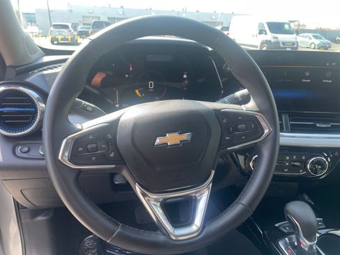 Used 2025 Chevrolet Trax LT w/ LT Convenience Package image 29