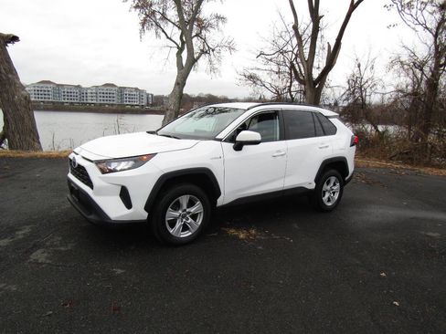 Used 2021 Toyota RAV4 LE image 41