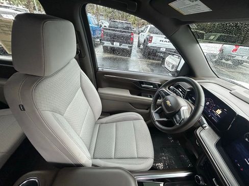 Used 2025 Chevrolet Tahoe LS RWD image 25