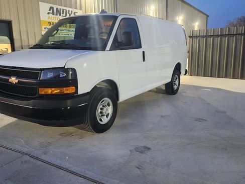 Used 2024 Chevrolet Express 2500 w/ Driver Convenience Package RWD image 4