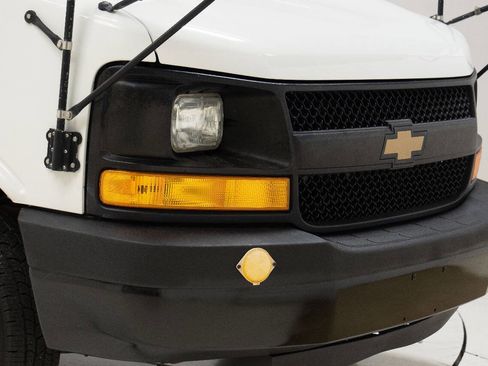 Used 2004 Chevrolet Express 3500 w/ School Bus Package RWD image 11
