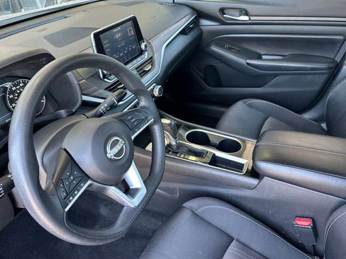 Certified 2024 Nissan Altima 2.5 SV FWD image 10