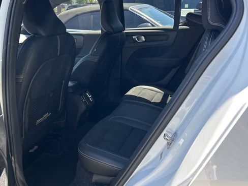 Used 2019 Volvo XC40 T4 R-Design FWD image 18