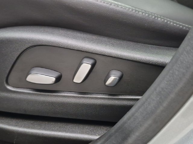 Certified 2024 Cadillac XT5 Premium Luxury w/ LPO, Floor Liner Package AWD/4WD image 20