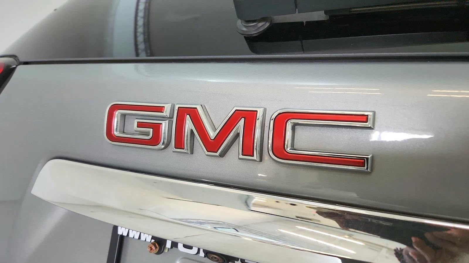 Used 2024 GMC Terrain SLT AWD/4WD image 32