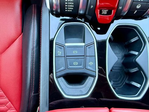 Used 2020 Lamborghini Urus AWD/4WD image 24