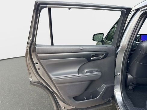 Used 2026 Toyota Highlander XSE AWD/4WD image 11