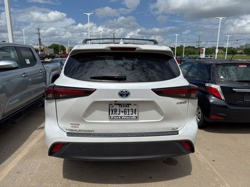 Used 2024 Toyota Highlander XLE image 8