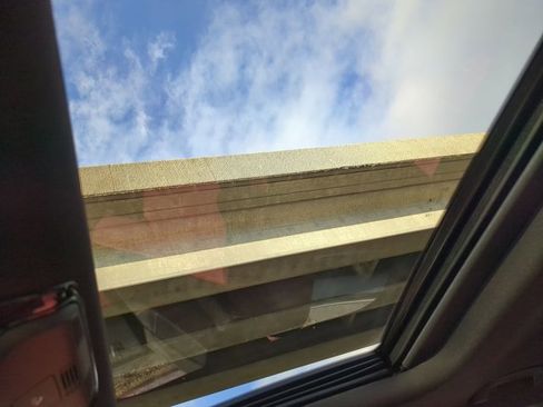 Used 2023 BMW i4 eDrive35 w/ Premium Package image 19